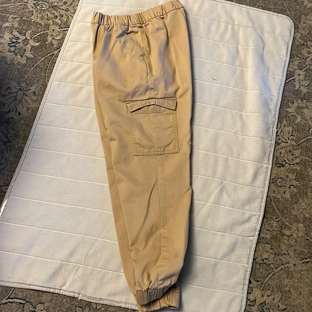 Divided H&M. Cargo pants . Size 2.